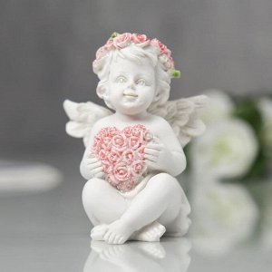Фигурка полистоун "Ангел с сердечком из розовых роз" 7,5х6х6 см