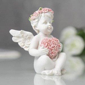 Фигурка полистоун "Ангел с сердечком из розовых роз" 7,5х6х6 см