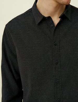 Рубашка Материал: %100  Хлопок Параметры модели: рост: 189 cm, грудь: 99, талия: 75, бедра: 99 Надет размер: M
