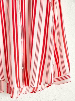 Рубашка Силуэт: Рубашка
Тип товара: Рубашка
Длина рукава: Длинный рукав
Форма: Свободная посадка
Длина: Стандарт
РАЗМЕР: S, XL, 2XL
ЦВЕТ: Red Striped
СОСТАВ: Основной материал: 100% Вискоза