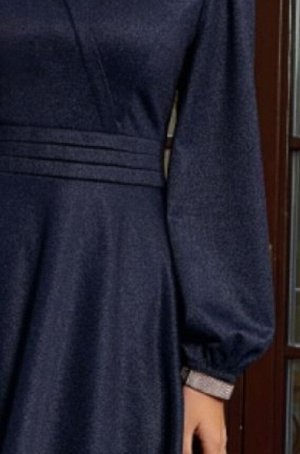 Платье Платье полуприлегающего силуэта отрезное по линии талии с юбкой полусолнце и объемными рукавами. Лиф с V-образным вырезом и имитацией запаха, пояс  втачной с застроченными складками. Спинка отр