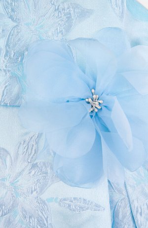 Платье Состав: Верх- 100% полиэстер, Подкладка- 60% полиэстер, 40% хлопок; 
Цвет: голубой
Нарядное голубое платье с цветочным принтом без рукавов. На линии талии пришитый крупный цветок в тон из фатин