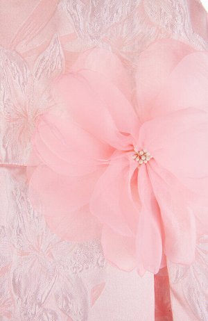 Платье Состав: Верх- 100% полиэстер, Подкладка- 60% полиэстер, 40% хлопок; 
Цвет: светло-розовый
Нарядное нежно-розовое платье с цветочным принтом без рукавов. На линии талии пришитый крупный цветок в