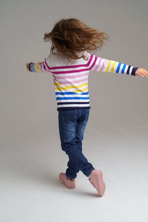 Джемпер Сезон: Осень, Зима, Весна; 
Цвет: белый,розовый,темно-синий
Джемпер разнообразит гардероб ребенка. Модель выполнена в технике "yarn dyed" - в процессе производства используются разного цвета 