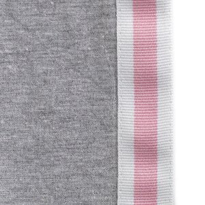 Брюки Состав: 95% хлопок, 5% эластан; 
Цвет: светло-серый, розовый, белый
Трикотажные брюки для девочек выполнены из приятной на ощупь ткани на эластичном поясе. Модель выполнена в светло-серой расцве