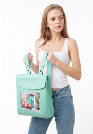 Рюкзак Ткань: Натуральная кожа

Легкий и удобный рюкзак в стиле casual из натуральной кожи. Имеет две регулируемые отстегивающиеся лямки и дополнительный ремешок сверху. Может служить как рюкзаком, та
