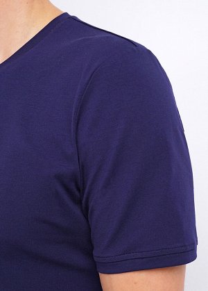Футболка Состав: 92%Хлопок8%Эластан
Цвет: т. синий

Стильная базовая футболка с v-образным вырезом горловины из качественного хлопкового полотна. Отличный вариант для повседневной носки в комплекте с 