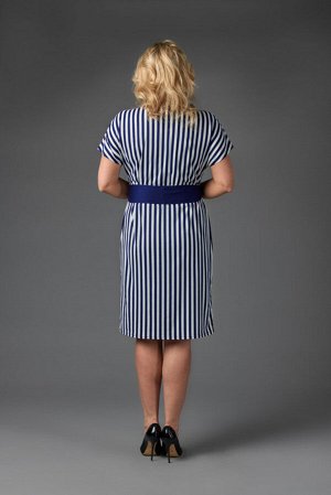Платье Ткань: масло
Цвет: Темно-синий/Белый

Платье из нежной ткани, силуэт приталенный. Рукав короткий, плечо спущенное. Пояс входит в комплект. 
44 р-р: длина по спинке - 103 см, длина рукава - 28 с