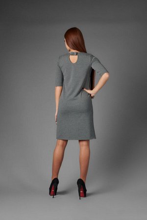 Платье Ткань: футер
Цвет: Серый

Платье классического силуэта с внутренними карманами. Рукав 3/4. По спинке оформленный вырез "капелька". 
44 р-р: длина по спинке - 95 см, длина рукава - 33 см, ПОг - 