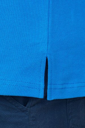 Поло Ткань: пике
Состав: хлопок 100%
Цвет: синий

Мужское поло полуприлегающего силуэта с боковыми разрезами, рукава с манжетами. На груди накладной карман. 
Рост модели на фото 185 см.