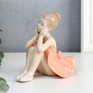 Сувенир керамика "Задумчивая маленькая балерина в коралловом наряде" 12х9,3х12,7 см
