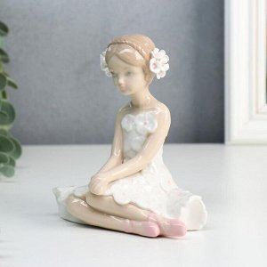 Сувенир керамика "Балеринка в платье с белыми цветами" 12,2х6,9х10,7 см