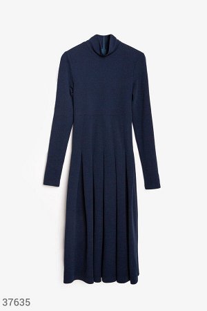 Лаконичное темно-синее платье