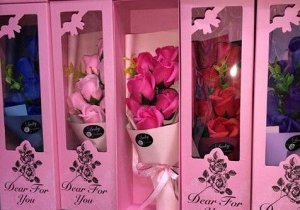 Букет из 5 роз из мыла в подарочной коробке