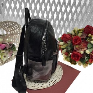 Модный рюкзак Banlectega из прочной эко-кожи с массивной фурнитурой чёрного цвета с бронзовым карманом.