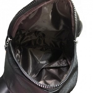 Модный рюкзак Banlectega из прочной эко-кожи с массивной фурнитурой чёрного цвета с бронзовым карманом.