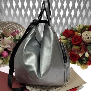 Шикарная сумка-рюкзак Co_GO из эко-кожи стильной фактуры серебристого цвета.