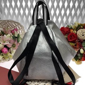 Шикарная сумка-рюкзак Co_GO из эко-кожи стильной фактуры серебристого цвета.