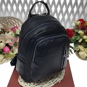 Классический рюкзачок Black Joy из прочной эко-кожи с серебристой фурнитурой цвета тёмный индиго.