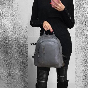 Классический рюкзачок Black Joy из прочной эко-кожи с серебристой фурнитурой графитового цвета.