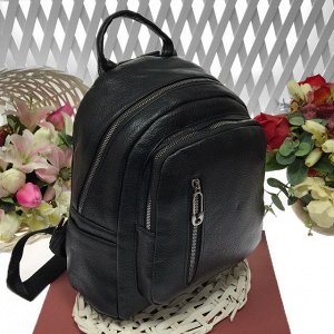 Классический рюкзачок Black Joy из прочной эко-кожи с серебристой фурнитурой чёрного цвета.