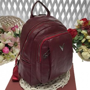 Классический рюкзачок Viva Bianca из прочной эко-кожи с серебристой фурнитурой цвета спелой вишни.