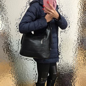 Функциональная сумка-рюкзак Verita из качественной матовой эко-кожи черного цвета.