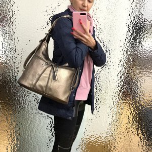 Функциональная сумка-рюкзак Eve из качественной матовой эко-кожи золотистого цвета.