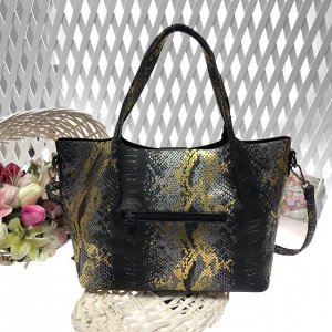 Стильная сумка Victoria из эко-кожи чёрного цвета.