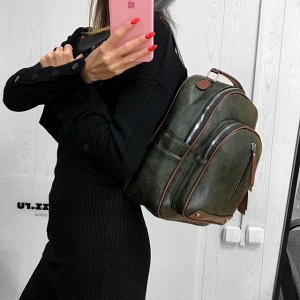 Модный рюкзак Max Couch из плотной эко-кожи оливкового цвета.