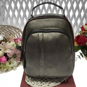 Модный рюкзак Blumarine из плотной эко-кожи серебристо-бронзового цвета.