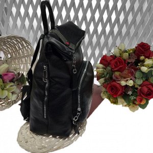 Модный рюкзак Banlectega прямоугольной формы с массивной фурнитурой чёрного цвета с серебристым карманом.