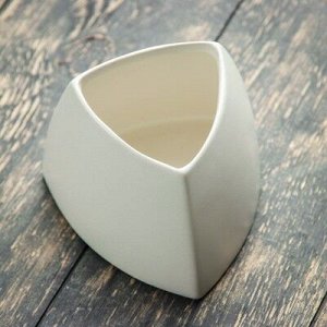 Кашпо керамическое "Треугольник" белое 10*10*8 см