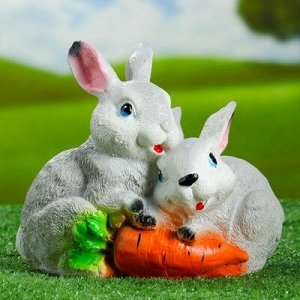 Садовая фигура"Два зайца с морковкой"
