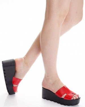 Шлепки Страна производитель: Турция
Вид обуви: Шлепанцы
Размер женской обуви x: 36
Полнота обуви: Тип «F» или «Fx»
Материал верха: Лаковая кожа натуральная
Материал подкладки: Натуральная кожа
Стиль: 