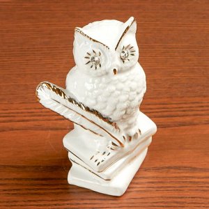 Сувенир керамика "Мудрая сова на книгах" белый, со стразами, 13,2х6,7х7,5 см
