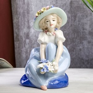 Сувенир керамика под фарфор "Девушка в голубом платье в шляпке с цветами" 17,8х12х12 см
