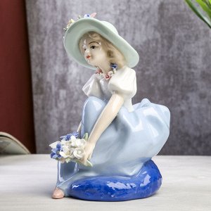 Сувенир керамика под фарфор "Девушка в голубом платье в шляпке с цветами" 17,8х12х12 см