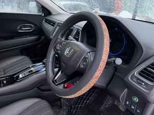 SALE ! Оплетка руля со стразами мультиколор блеск тысячи камней на золоте размер М