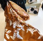 Шелковый женский шарф, принт &quot;Цветы и бабочки&quot;, цвет коричневый