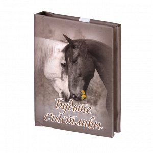 Книжка - магнит "Будьте счастливы" с пожеланиями и афоризмами (лошадки), 45х60 мм.