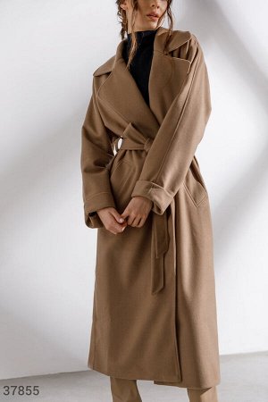 Теплое пальто базового бежевого цвета