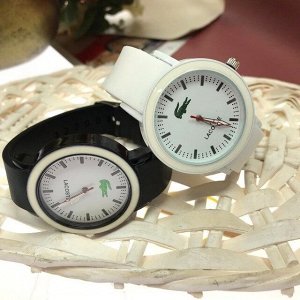 Женские часы Lastella с силиконовым ремешком белого цвета.