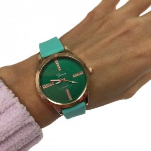Женские часы Geneva с силиконовым ремешком цвета аквамарин.