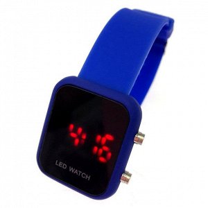 Электронные часы Calipso с металлическим табло и силиконовым ремешком ультра синего цвета.