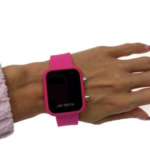 Электронные часы Calipso с металлическим табло и силиконовым ремешком розового цвета.