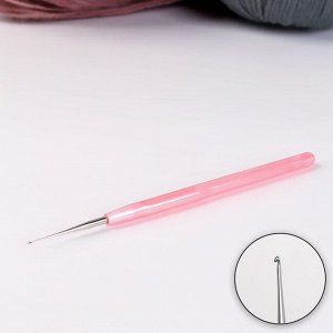 Крючок для вязания, с пластиковой ручкой, d = 0,6 мм, 14 см, цвет розовый