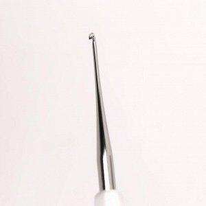 Крючок для вязания, с пластиковой ручкой, d = 0,75 мм, 14 см, цвет белый