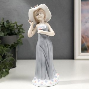 Сувенир керамика "Девочка в шляпке с бутоном в руке" цветной 23х7х9 см