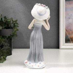 Сувенир керамика "Девочка в шляпке с бутоном в руке" цветной 23х7х9 см